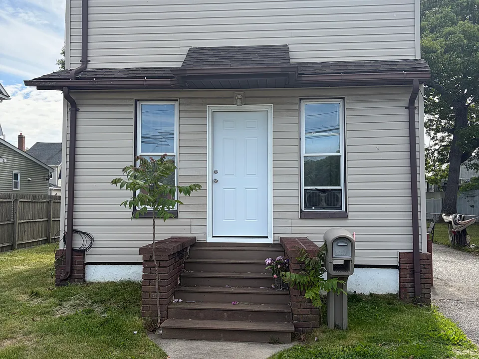 48 Penataquit Ave #2