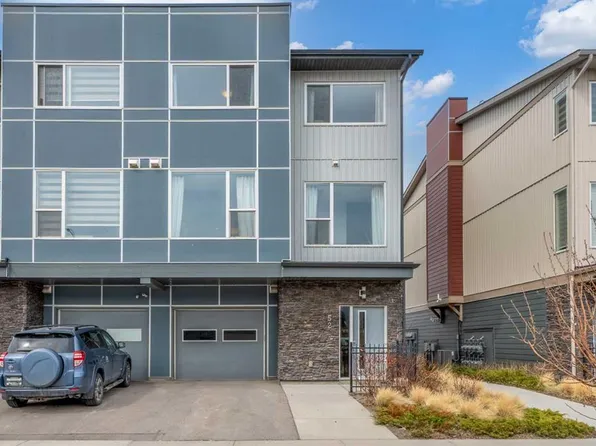 52 S Saddlestone Dr NE, Calgary, AB T3J 0W8