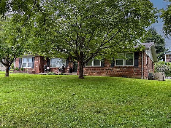 2nd image of 216 Wedgewood Dr