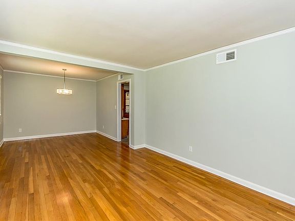 3rd image of 3573 Royal Crest Dr
