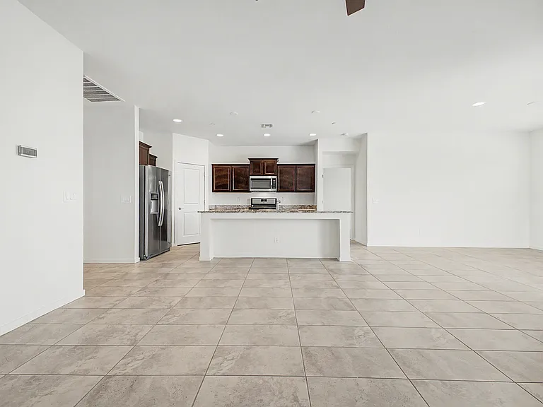 21415 W Holly St — Photo 3