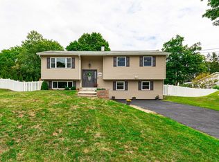 5 Wagon Wheel Rd, Poughkeepsie, NY 12601