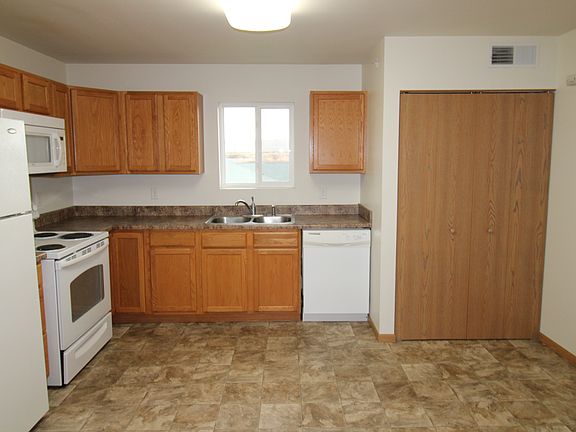 3rd image of 7849 Commerce Park Unit 200