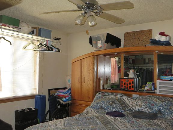 Large Bedroom & Ceiling Fan