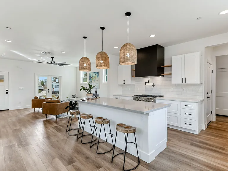 6790 Yvonne Ct — Photo 2