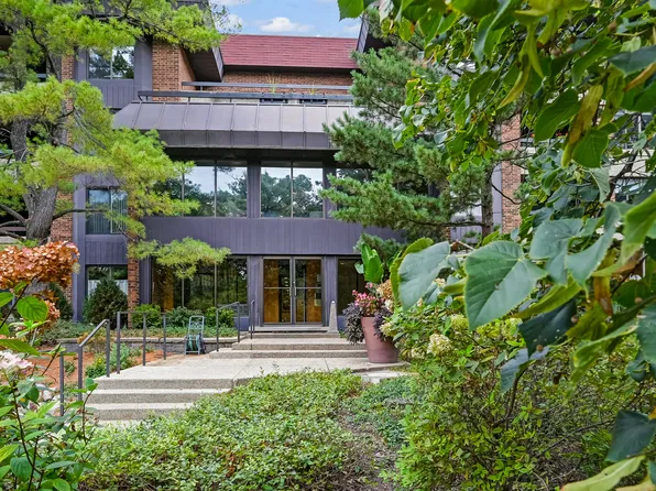 1409 Burr Oak Rd APT 111A, Hinsdale, IL 60521