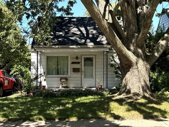 18047 Eastland St, Roseville, MI 48066