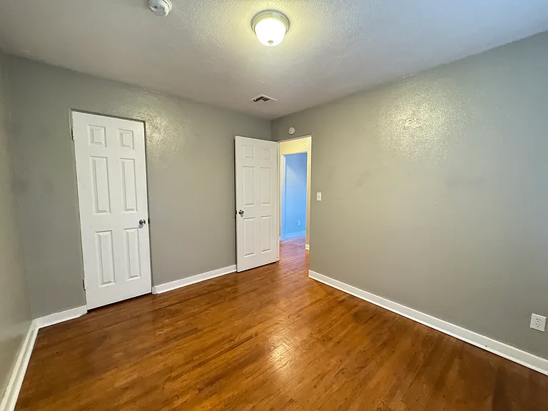 2042 NW 25th St #17 — Photo 12