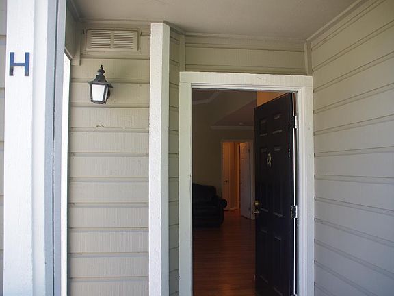 2nd image of 605 Canyon Oaks Dr APT H