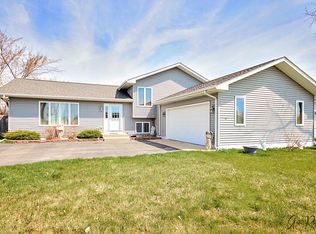 610 Lake Breeze Ct, Lake Villa, IL