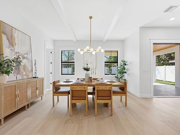 920 W Alfred St — Photo 30