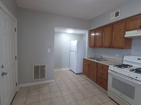 2nd image of 4702 W Flournoy St #3