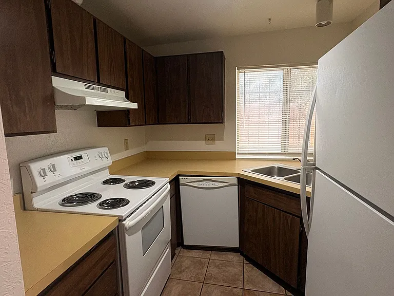 3708 N Country Club Rd #A-D — Photo 5