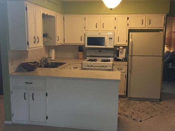 3rd image of 7425 Pinegrove Dr SW #98