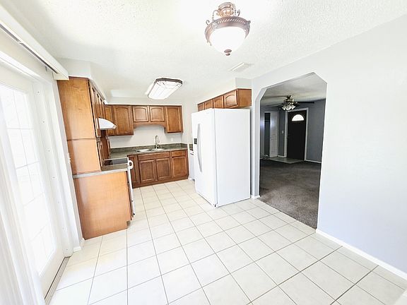 3rd image of 1402 N Bracewell Dr