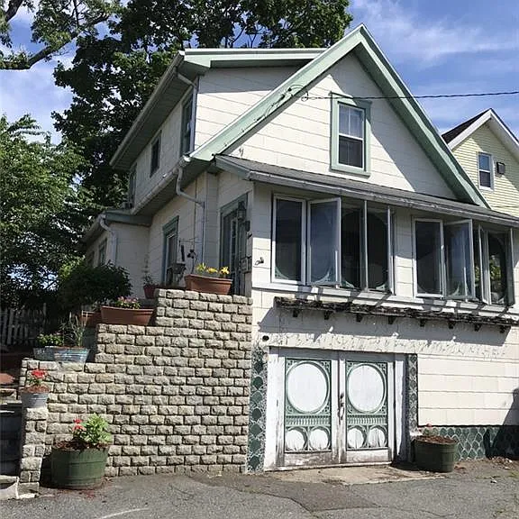 1 Cottage St — Photo 1