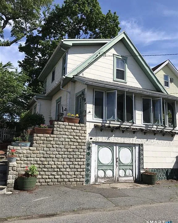 1 Cottage St
