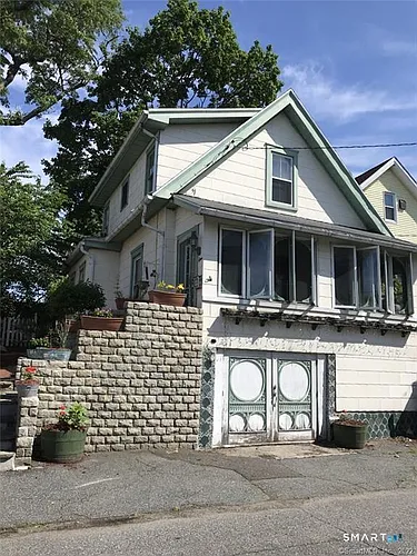 1 Cottage St Photo 1