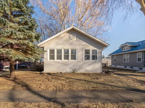 813 Western Ave, Waterloo, IA 50702