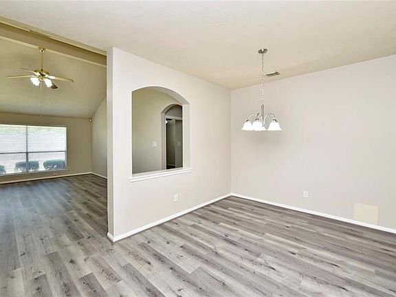 4th image of 6114 Villa Hills Dr