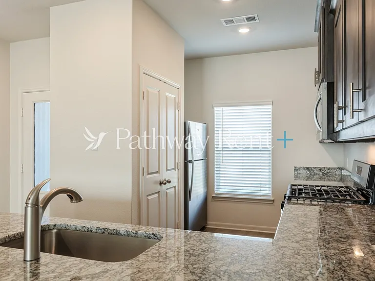 932 Crimson Wolf Rd — Photo 2