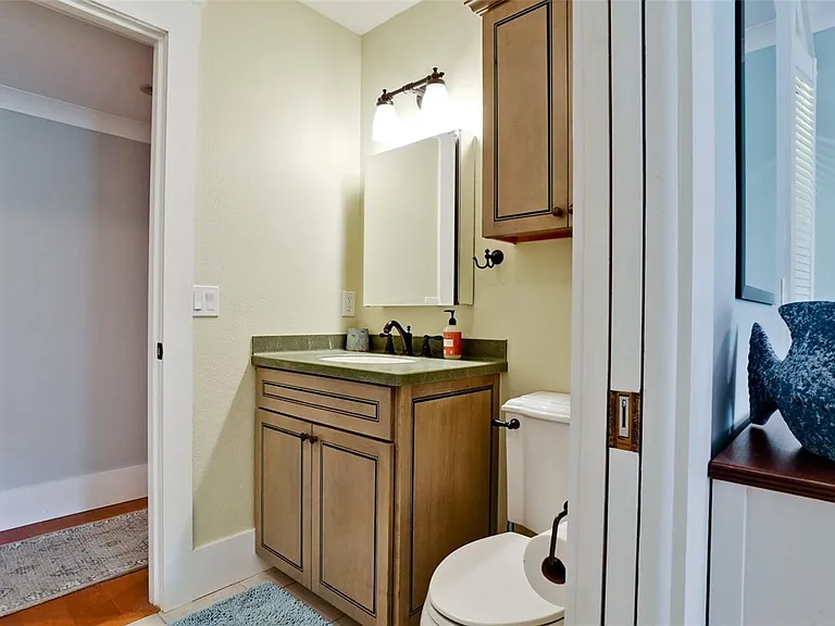 401 Palm Tree Dr — Photo 35
