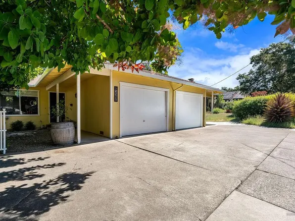 327 Plaza Street, Healdsburg, CA 95448