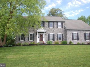 735 Oakwood Dr, Red Lion, PA