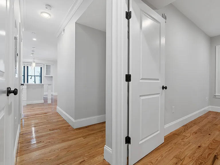 160 W Broadway #202 — Photo 10