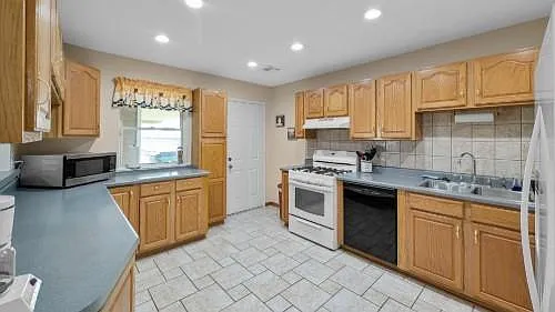 4000 Fir Ct — Photo 5