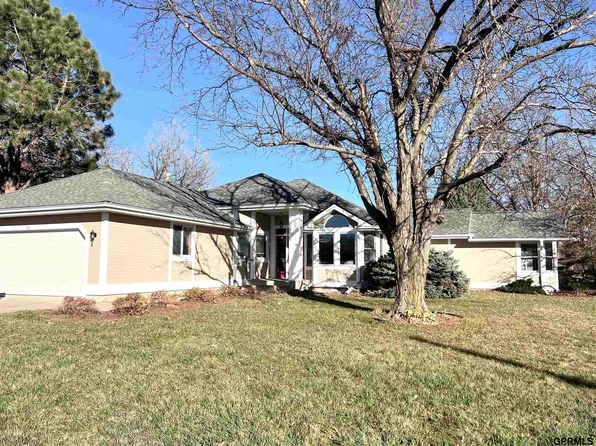 831 N 9th St, Geneva, NE 68361