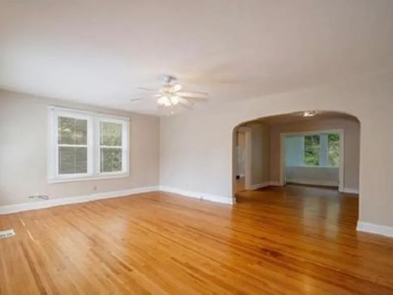 123 Pinewood St — Photo 2