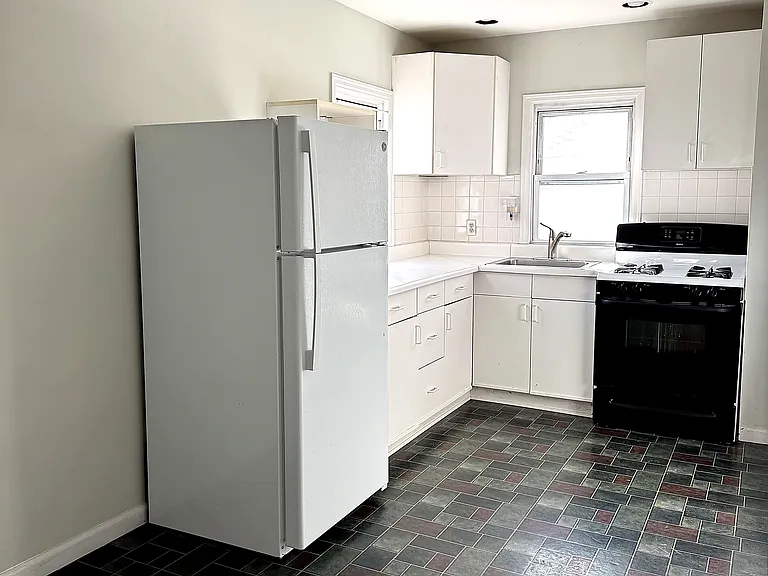 37 Essex Ave #2 — Photo 5