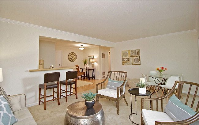 1st image of 212 Larkspur Plaza Dr