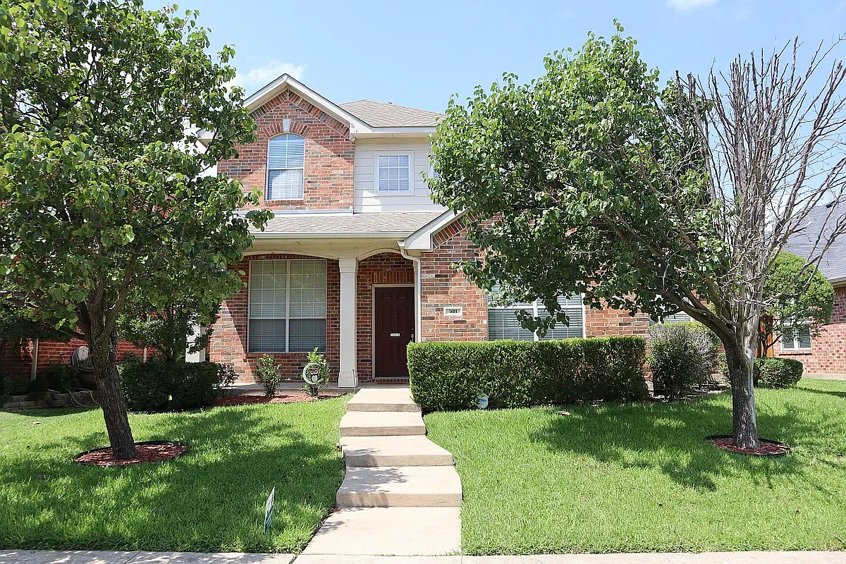 1611 Briarhollow Ct — Photo 1