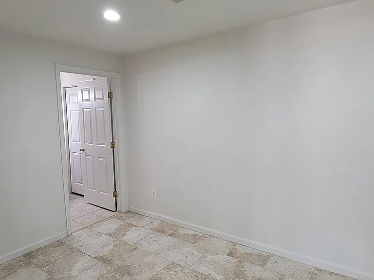 17680 Avenel Ln #BASEMENT — Photo 22