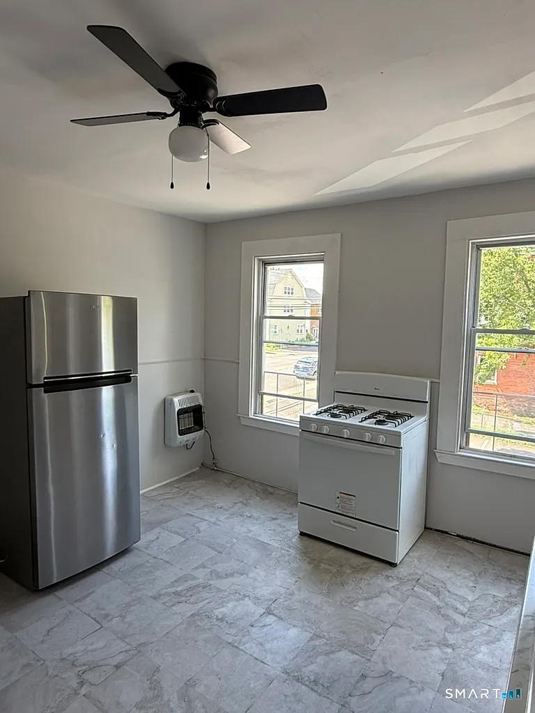 2 bed, 1.0 bath, 600 sqft, $1,500 — Photo 3
