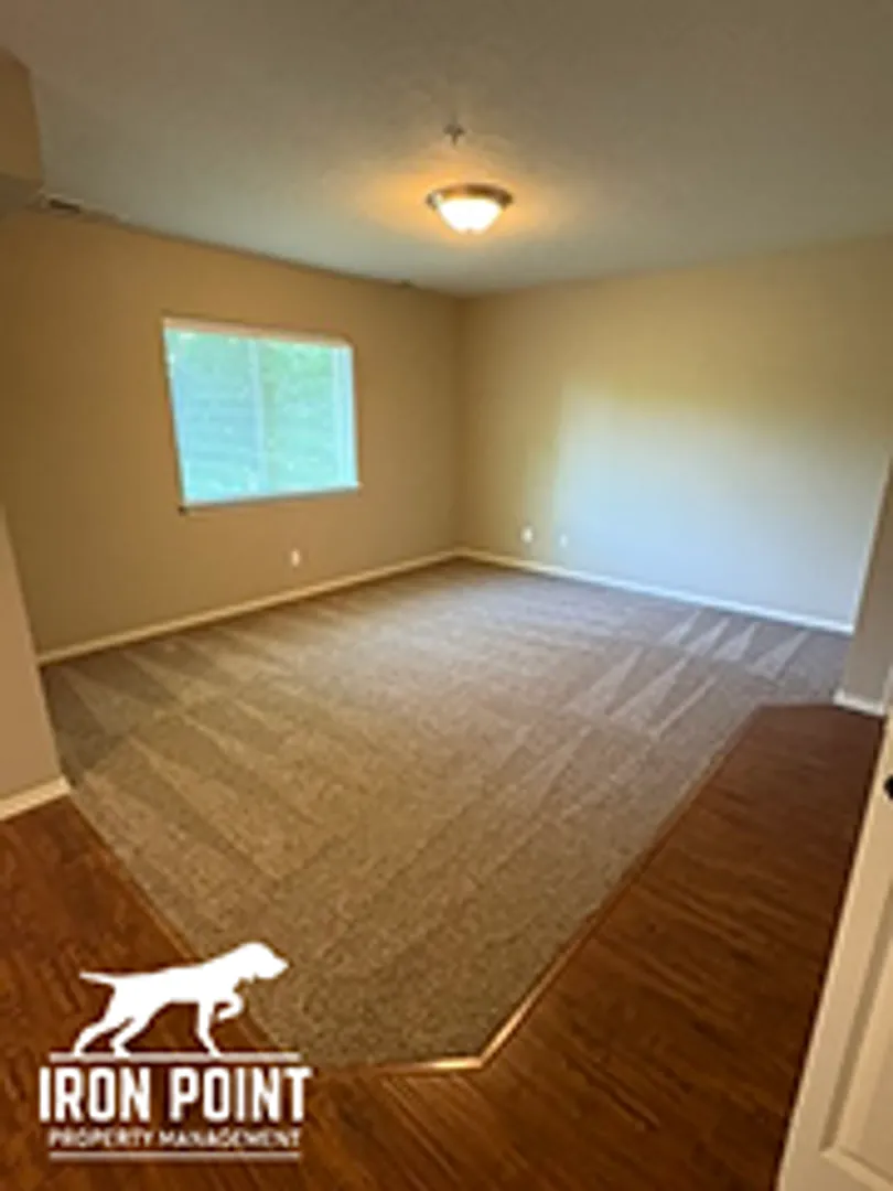 AV16536 — Photo 4