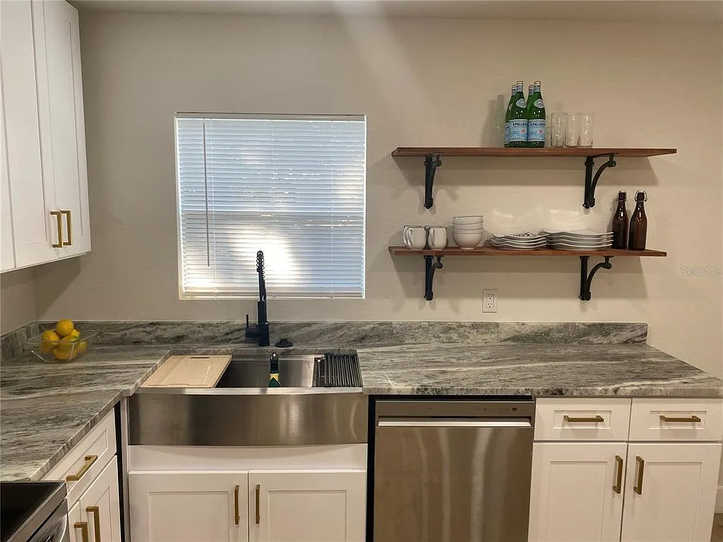 1 bed, 1.0 bath, 660 sqft, $1,350 — Photo 2