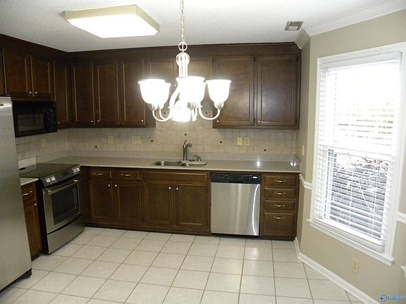 3rd image of 102 W Lake Cir