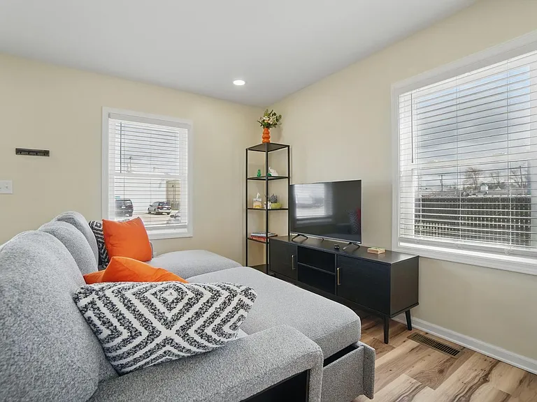 5421 Alger Dr — Photo 11