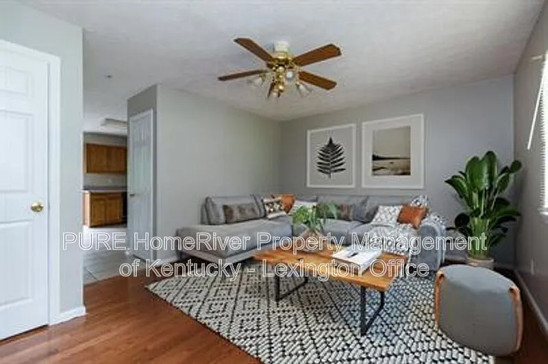 2 bed, 1.5 bath, 822 sqft, $1,095 — Photo 2