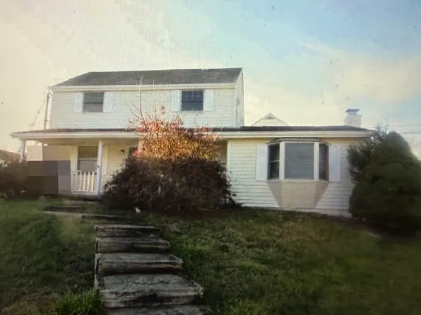 100 Constitution Cir, Clairton, PA 15025