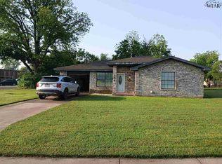 208 E Archer Rd, Seymour, TX 76380