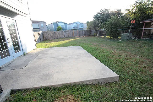 9715 Amber Ledge — Photo 38