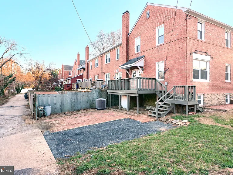 51 Briarwood Rd — Photo 4