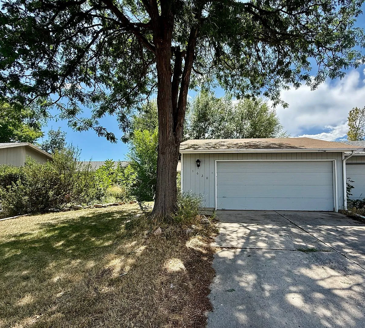 Ranch-Style 3 Bed / 1 Bath Duplex Home in South Loveland — Photo 2