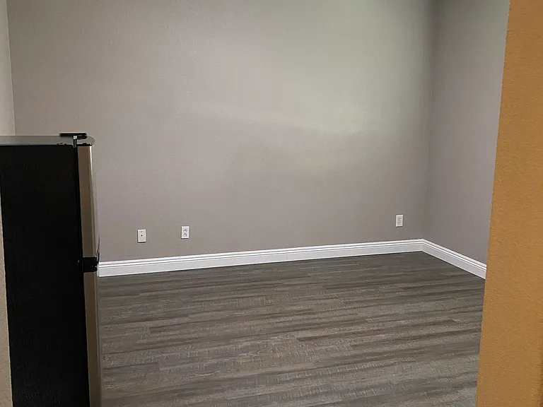 25801 Collin Dr — Photo 2