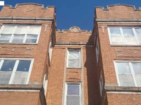 838 E 52nd St APT 2W, Chicago, IL 60615