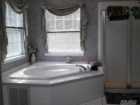 3rd image of 16 Pheasant Run Ln